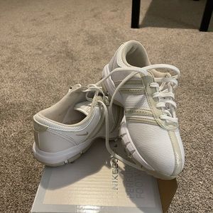 Brand new women’s golf shoes